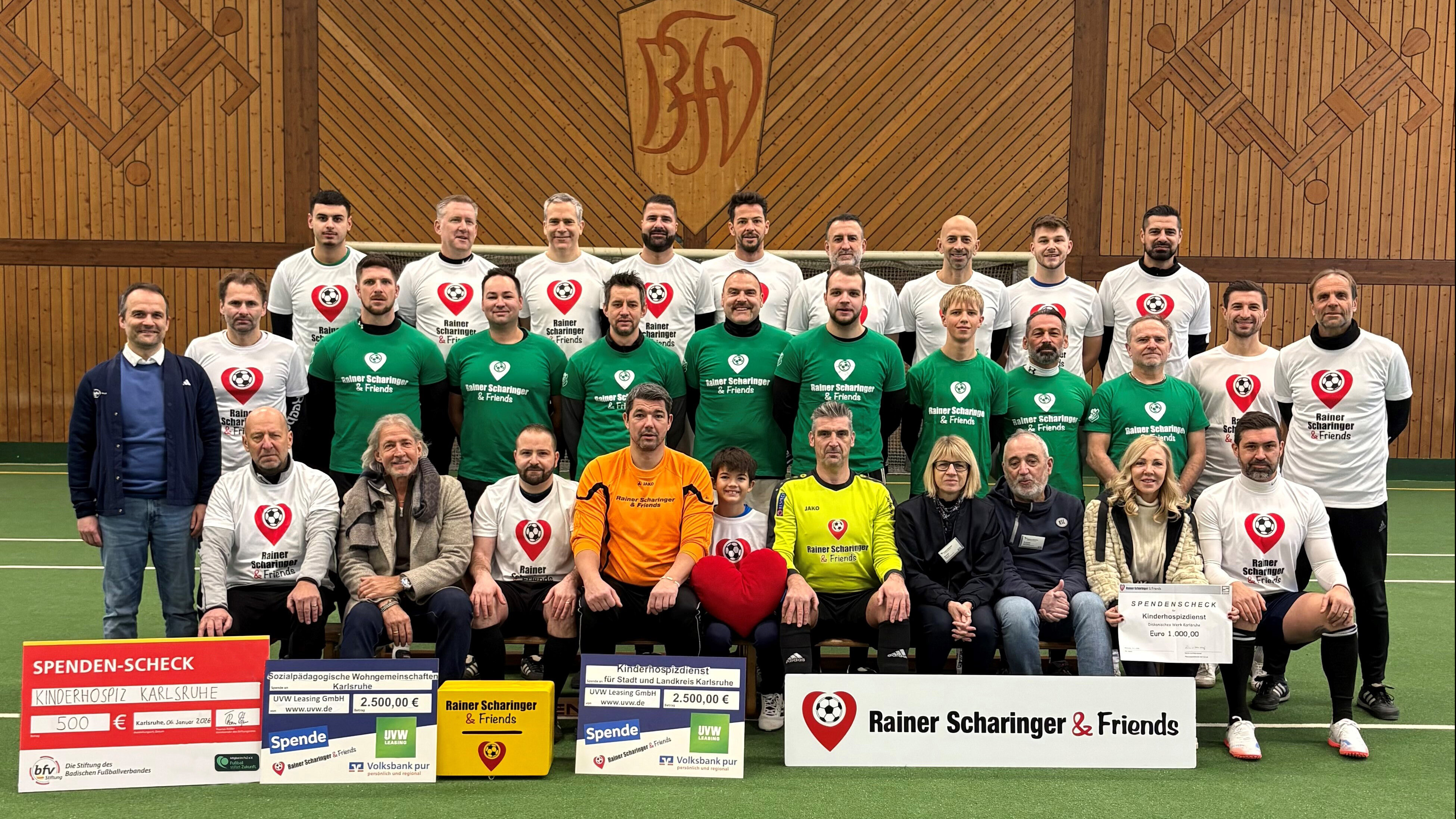 Scheckübergabe bfv-Stiftung