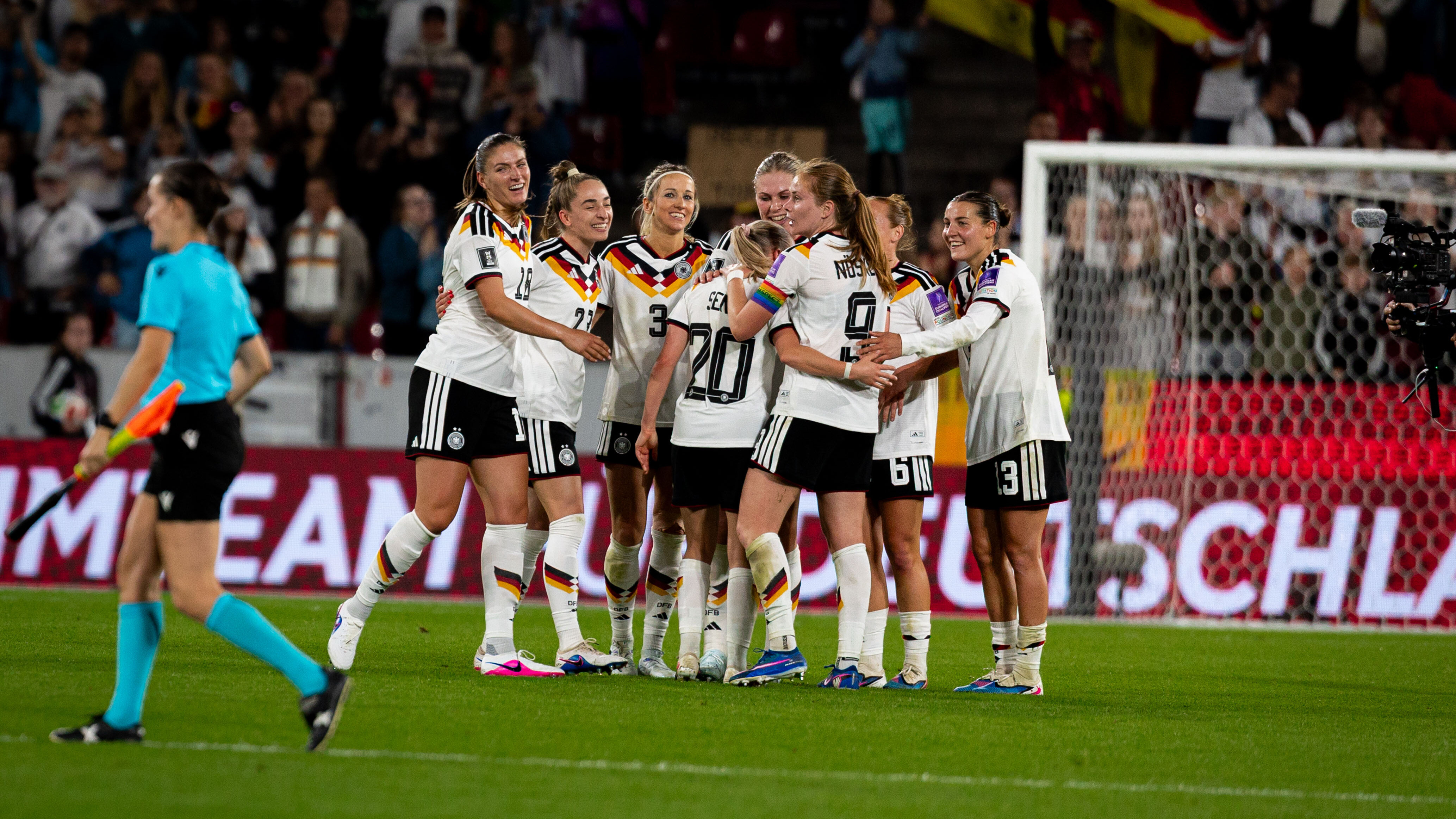 DFB-Frauen in Karlsruhe
